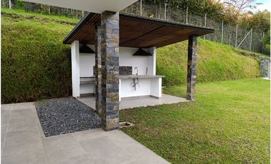 Arriendo finca nueva en parcelación en La Ceja