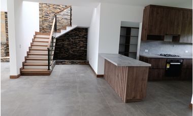 Arriendo finca nueva en parcelación en La Ceja
