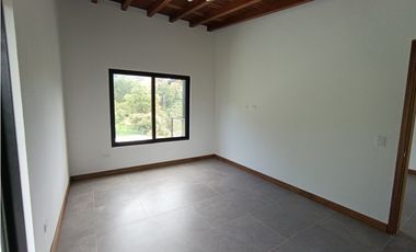 Arriendo finca nueva en parcelación en La Ceja