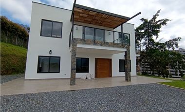 Arriendo finca nueva en parcelación en La Ceja