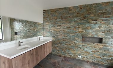 Arriendo finca nueva en parcelación en La Ceja