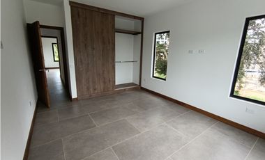 Arriendo finca nueva en parcelación en La Ceja
