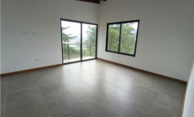 Arriendo finca nueva en parcelación en La Ceja