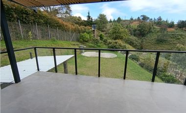 Arriendo finca nueva en parcelación en La Ceja
