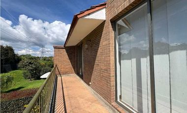 ARRIENDO CASA CLUB HOUSE PALO DE AGUA EN COTA.