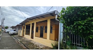 Se vende propiedad con 2 casas independientes // san miguelito YD