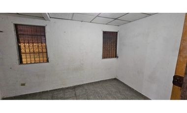 Se vende propiedad con 2 casas independientes // san miguelito YD