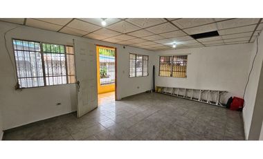 Se vende propiedad con 2 casas independientes // san miguelito YD