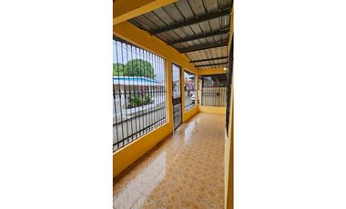 Se vende propiedad con 2 casas independientes // san miguelito YD