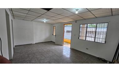 Se vende propiedad con 2 casas independientes // san miguelito YD