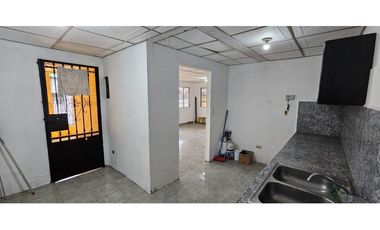 Se vende propiedad con 2 casas independientes // san miguelito YD