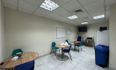Se alquila local comercial en Vía España (Parque Lefevre)