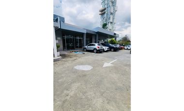 Alquiler de local comercial en Sunset Strip Mall – Planta baja