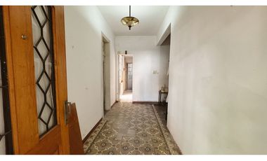 Venta Casa 2 dormis con cochera calle Alem a Reciclar