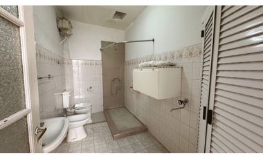 Venta Casa 2 dormis con cochera calle Alem a Reciclar