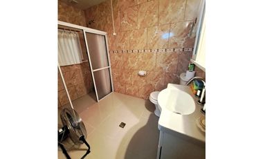 Venta casa 3 dormitorios 3 cocheras zona Fuerza Aerea