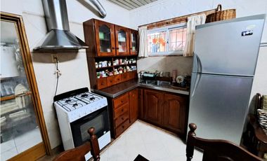 Venta casa 3 dormitorios 3 cocheras zona Fuerza Aerea