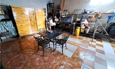 Venta casa 3 dormitorios 3 cocheras zona Fuerza Aerea