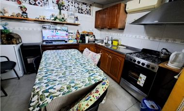 Venta casa 3 dormitorios 3 cocheras zona Fuerza Aerea