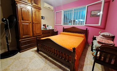 Venta casa 3 dormitorios 3 cocheras zona Fuerza Aerea