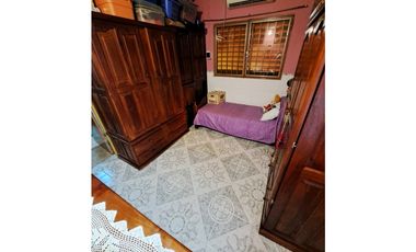 Venta casa 3 dormitorios 3 cocheras zona Fuerza Aerea