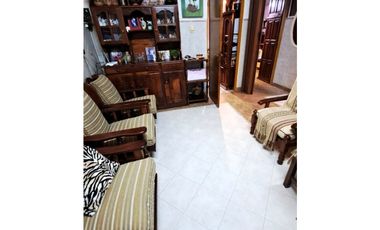 Venta casa 3 dormitorios 3 cocheras zona Fuerza Aerea