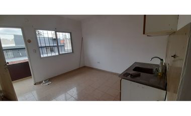 LUMINOSO DEPARTAMENTO EN ALQUILER. EXCELENTE UBICACION