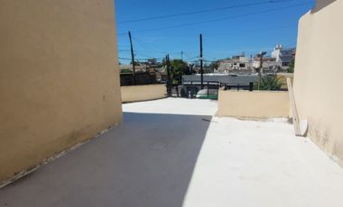 Departamento Tipo Casa en alquiler en Ezpeleta Oeste