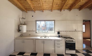 Departamento Tipo Casa en alquiler en Ezpeleta Oeste