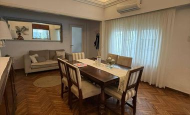 Casa en venta tres dormitorios c/ cochera en La Plata