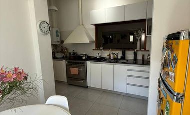Casa en venta tres dormitorios c/ cochera en La Plata