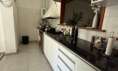 Casa en venta tres dormitorios c/ cochera en La Plata