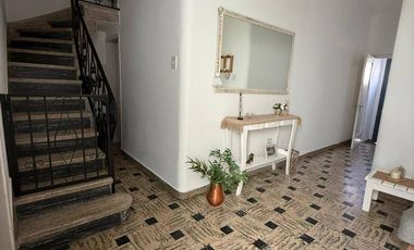 Casa en venta tres dormitorios c/ cochera en La Plata