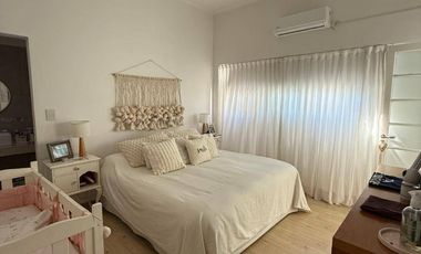 Casa en venta tres dormitorios c/ cochera en La Plata