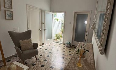 Casa en venta tres dormitorios c/ cochera en La Plata