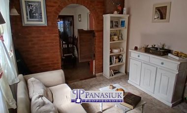 Casa en venta c/ cochera en 9 de Julio