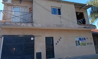 Casa con Departamento en venta en Rafael Castillo