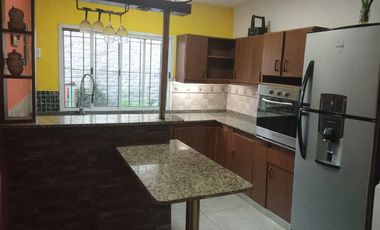 Casa con Departamento en venta en Rafael Castillo