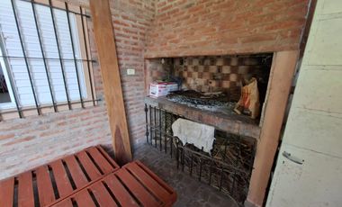 Casa en Caima, 2 dorm, quincho, pileta, bajada río