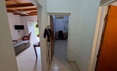Casa en Caima, 2 dorm, quincho, pileta, bajada río
