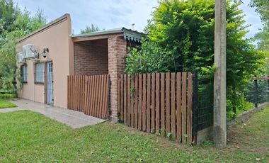 Casa en Caima, 2 dorm, quincho, pileta, bajada río