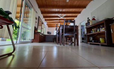 Casa en Caima, 2 dorm, quincho, pileta, bajada río