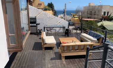 Casa en Arriendo en Preciosa casa con vista al mar en calle Las Perlas en Subida del Encanto Reñaca