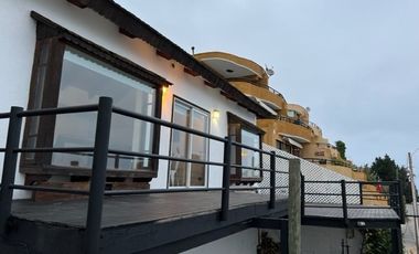 Casa en Arriendo en Preciosa casa con vista al mar en calle Las Perlas en Subida del Encanto Reñaca