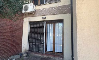VENTA CHALET 2 PLANTAS 5 AMBIENTES CON QUINCHO