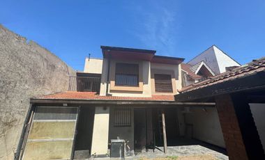 VENTA CHALET 2 PLANTAS 5 AMBIENTES CON QUINCHO