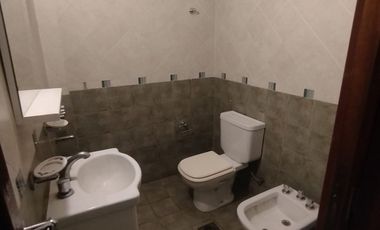 VENTA CHALET 2 PLANTAS 5 AMBIENTES CON QUINCHO