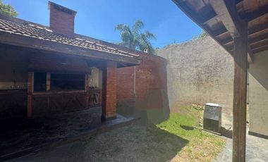 VENTA CHALET 2 PLANTAS 5 AMBIENTES CON QUINCHO
