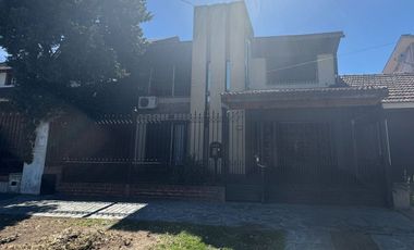 VENTA CHALET 2 PLANTAS 5 AMBIENTES CON QUINCHO