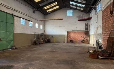 VENTA GALPON CON DEPARTAMENTOS  LANUS OESTE